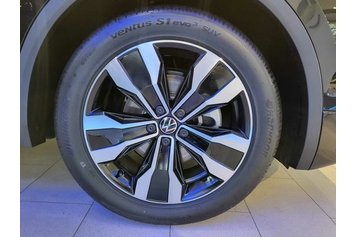 TIGUAN Long330 Черный Deep перламутр 2023