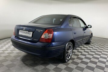 HYUNDAI Elantra