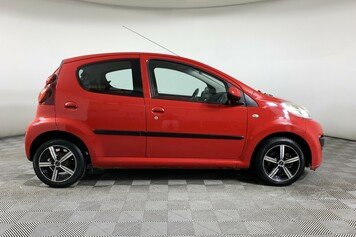 PEUGEOT 107